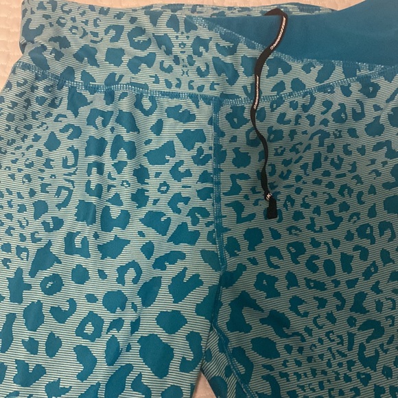 Nike dry fit leopard leggings - Picture 3 of 3